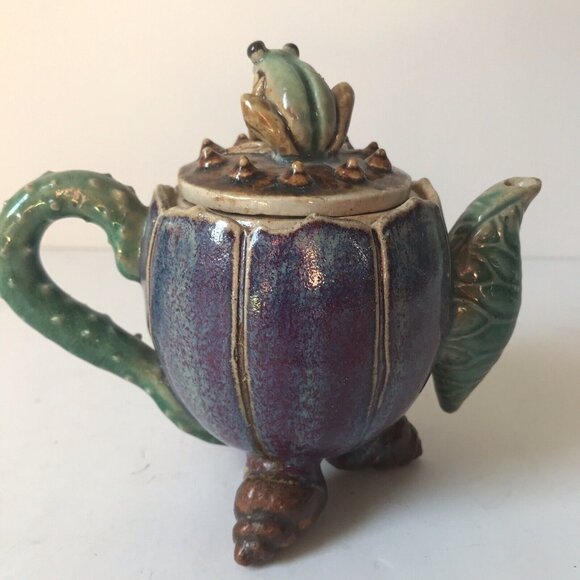 Stoneware art teapot with frog conch shell legs lotus leaf blue green unsigned - Picture 4 of 10